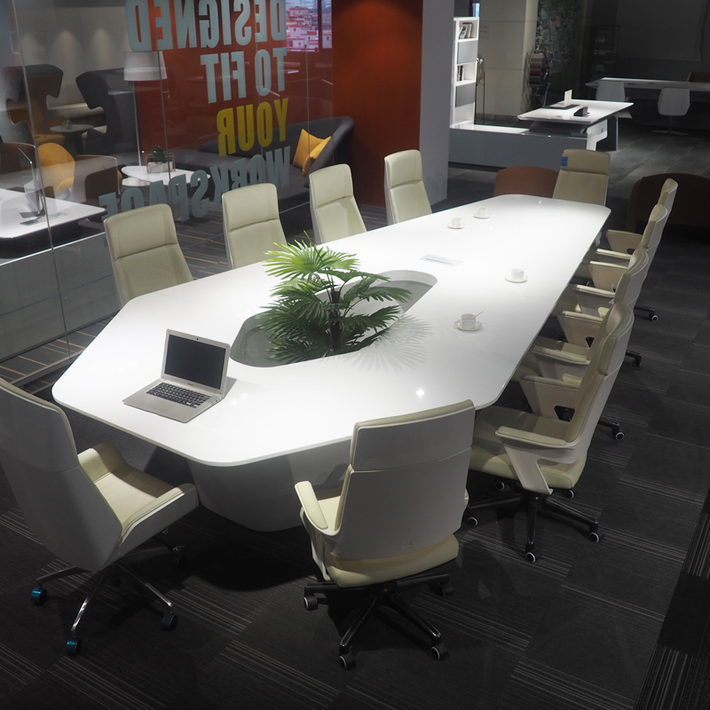 Nowoczesne białe, zaawansowane – Office Tech Room recenzja i cena