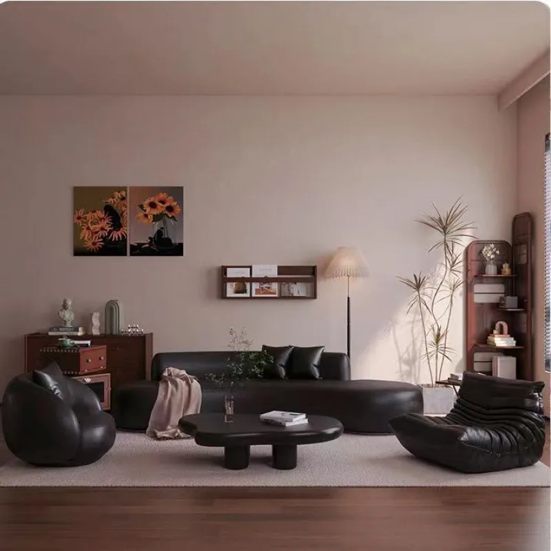 Zakrzywiona sofa do małego mie – Office Tech Room recenzja i cena